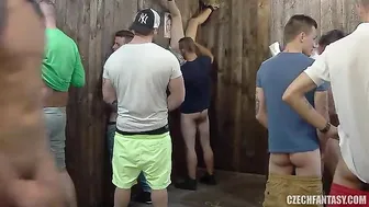 to look at the group sex in the toilet