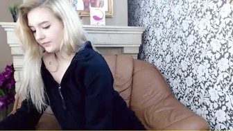 catherinesmile The insistent bitch licks a rubber penis