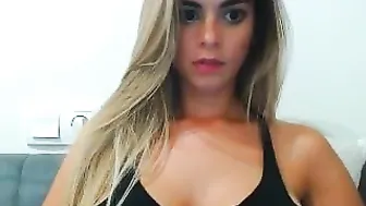 fresagirl Blonde plays with sex toy