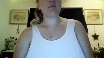 graceylovee Gorgeous babe masturbates with a vibrator