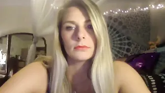 lilithgoddess17 Busty chick shows her charms