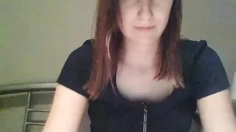 kimsytje Hot lady passionately pulls pussy