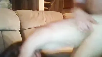 lilwetnympho1 jerking off the clit on the bed