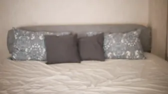 kirsten_xxxs hot babe jerks off her shaved cunt