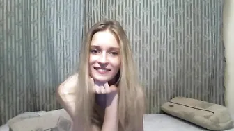 whitecat8 juicy babe striptease dances