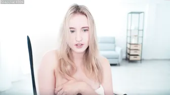 laila_lorenn1 juicy slut masturbates pussy