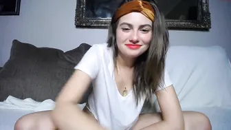 littlestleobaby gorgeous chick sucks cock and gets fucked