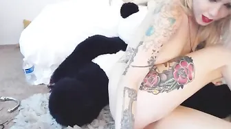 Lucyeverleigh busty chick caresses shaved pussy