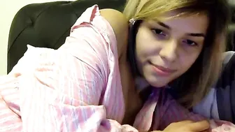 annais incendiary lady squeezes her crevices