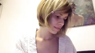 annais cute confused jerks off