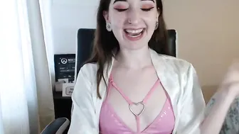 fxturewars big boobed slut dancing striptease