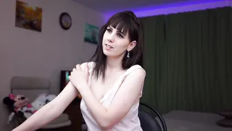 _blackbee juicy babe jerking her pussy with phallus