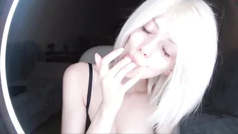 lovely_mon jerks off and gets an incredible orgasm