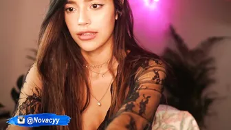 novacyy babe dancing striptease
