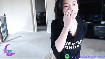 lunateeen slutty chicks lick their cunt