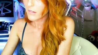 jennyblighe sexy wench caresses shaved pussy