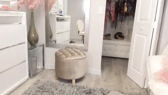 dulcemoon beautiful chick jerks off her cunt