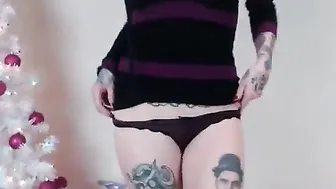 harliequinnx juicy mom shakes her ass