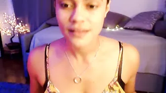 quinnlive the obstinate babe works the body with oil