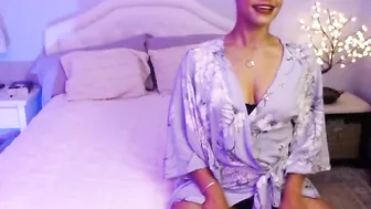 quinnlive finger in the cave