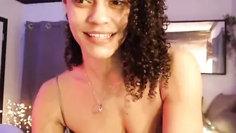 quinnlive shy mare gently jerks her pussy