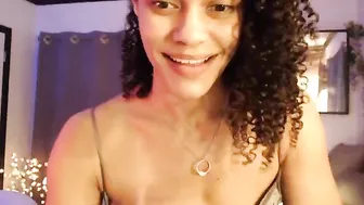 quinnlive shy mare gently jerks her pussy