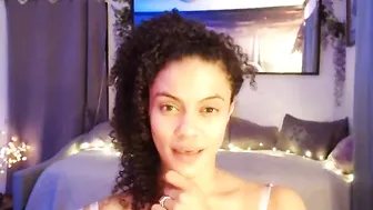 quinnlive in stockings teased pussy lying on her back