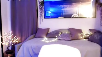 quinnlive fine skin gently twitches the clitoris