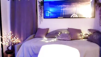 quinnlive fine skin gently twitches the clitoris