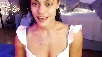 quinnlive slutty babe bares big tits
