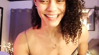 quinnlive charming bitch seduces with big tits