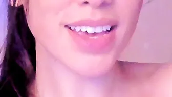 missbella mature skin fucks itself with a phallus