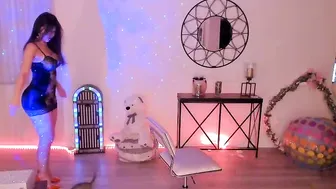 missbella blissful female fucks pussy with phallus