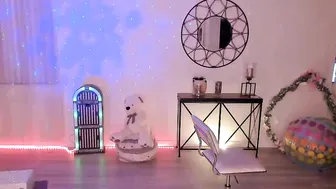 missbella blissful female fucks pussy with phallus