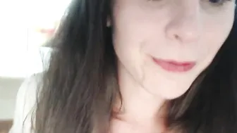 kickaz shows her sweet holes