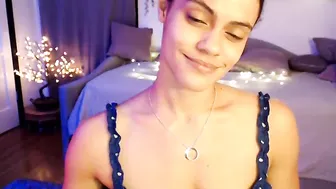 quinnlive gorgeous lady relish both holes