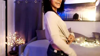 quinnlive whore chick sucks penis gentleman