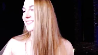 rocknrose home julia squeezes her tits