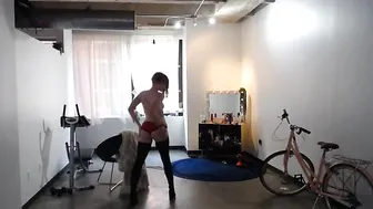 snugglepunk beautiful model seduces with big booty