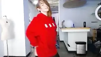 snugglepunk dirty chick caresses shaved cunt