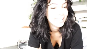 misskreazy entertaining lady chatting in fries