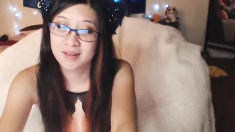 cosmicneko shy babe jerks off her cunt and cums