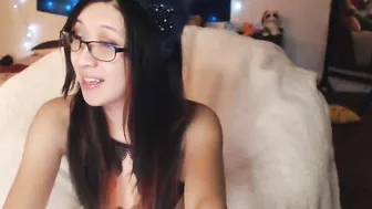 cosmicneko shy babe jerks off her cunt and cums