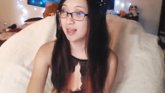 cosmicneko shy babe jerks off her cunt and cums