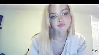 cybersexsof69 nude bitch dancing on the bed