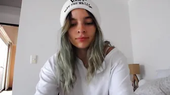 kendalltyler cute lady fingering both holes