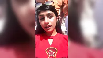 Mia Khalifa dark haired babe digging with sex machine