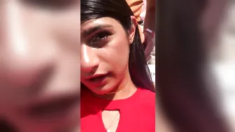 Mia Khalifa dark haired babe digging with sex machine
