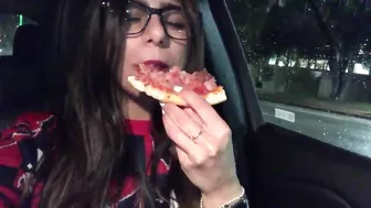 Mia Khalifa busty hottie gently jerks her cunt