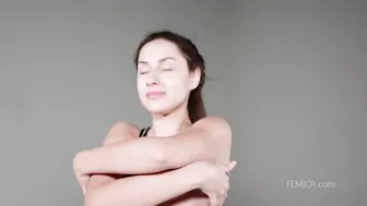 Angelina S. wonderful bitch jerking on webcam